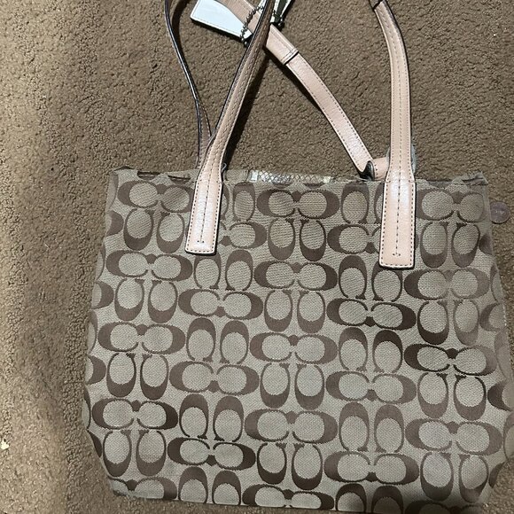 Coach Handbags - Beautiful Coach Purse